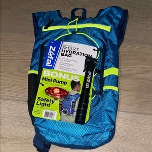 ❤️NEW!!!❤️ The Zéfal Outdoor Sport 2.0 Liter Smart Hydration Bag.
